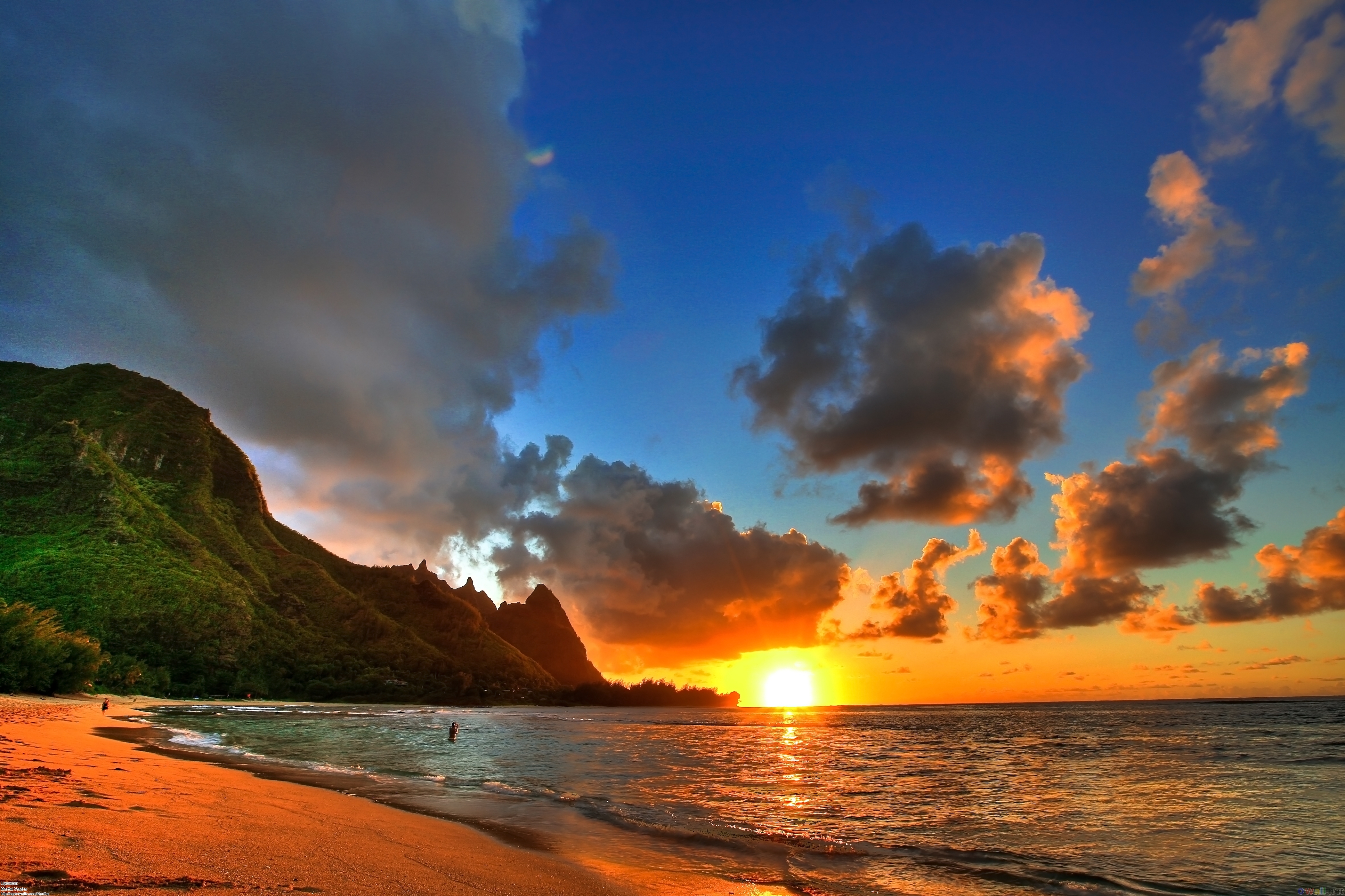 sunset_tunnels_beach_kauai_hawaii_4201x2801